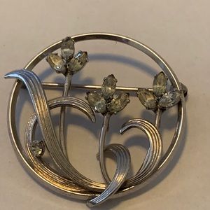 Krementz Signed Mid Century Floral Circle Brooch